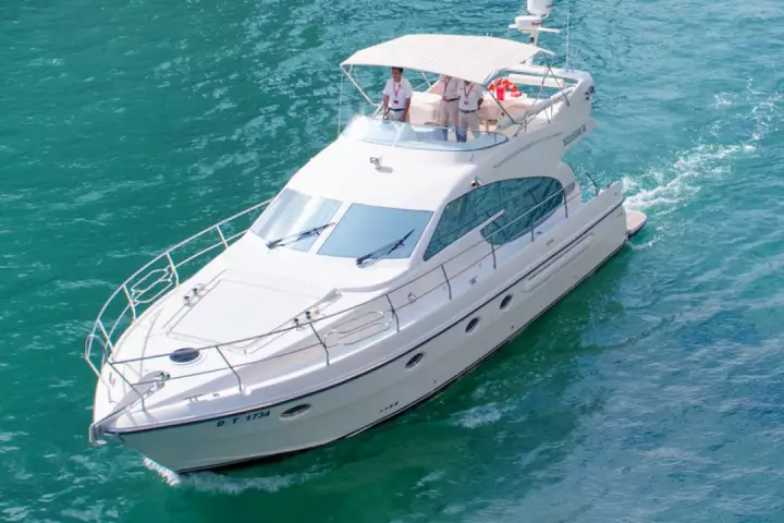 Private yacht rental 