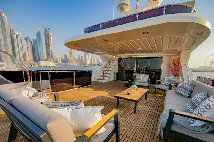 Luxury yacht experience in Dubai