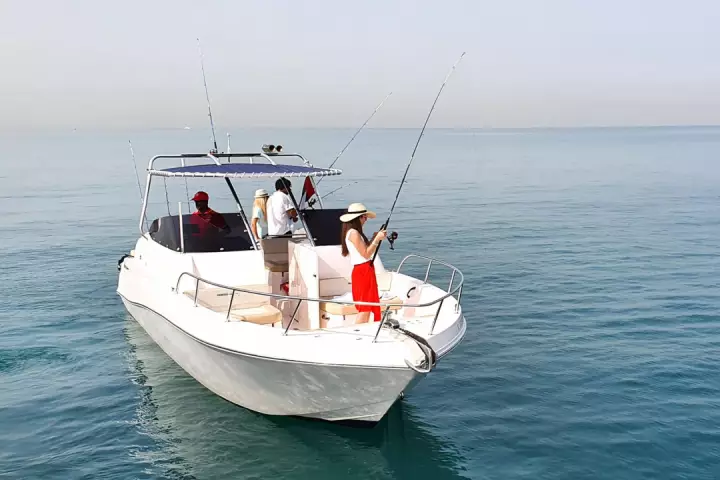 Boat rental in Dubai for fishing