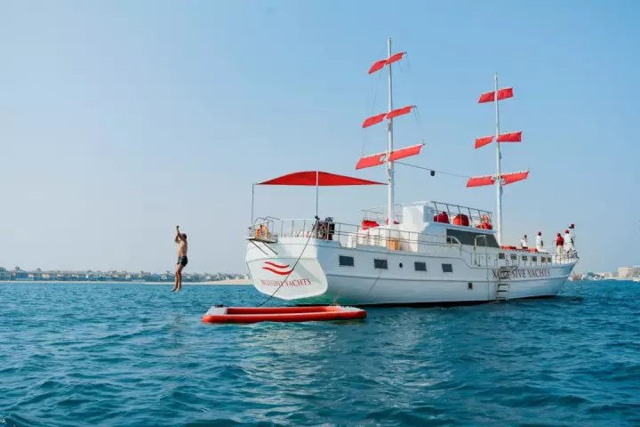private yacht rental in Dubai
