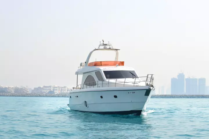 yacht charter Duabi