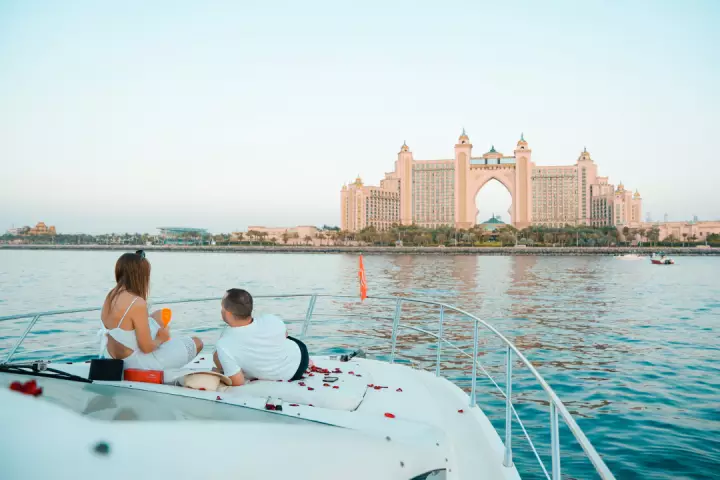 Private Yacht Rental for couples in Dubai