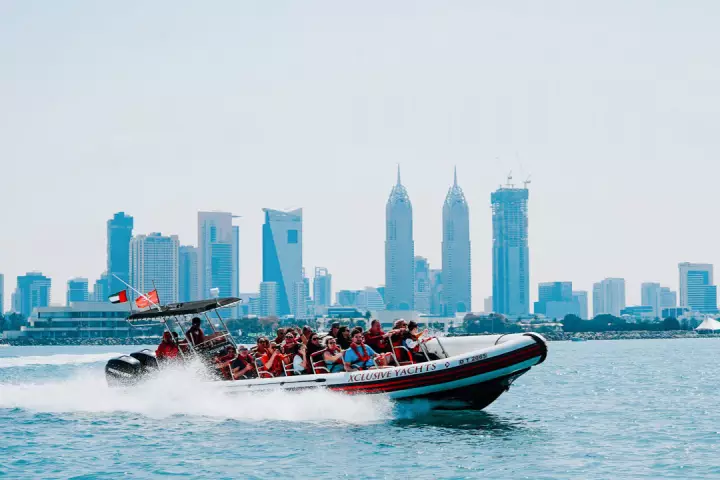 Experience the Thrill of a Speed Boat Tour in Dubai