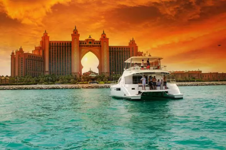 The Top 5 Sunset Spots to Reach by Yacht in Dubai
