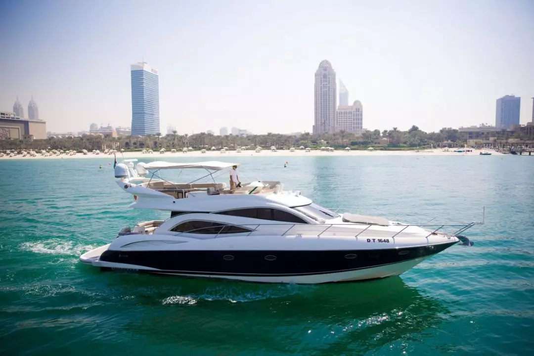 55ft Sunseeker yacht - Xclusive 33 - Luxury Yacht Dubai 