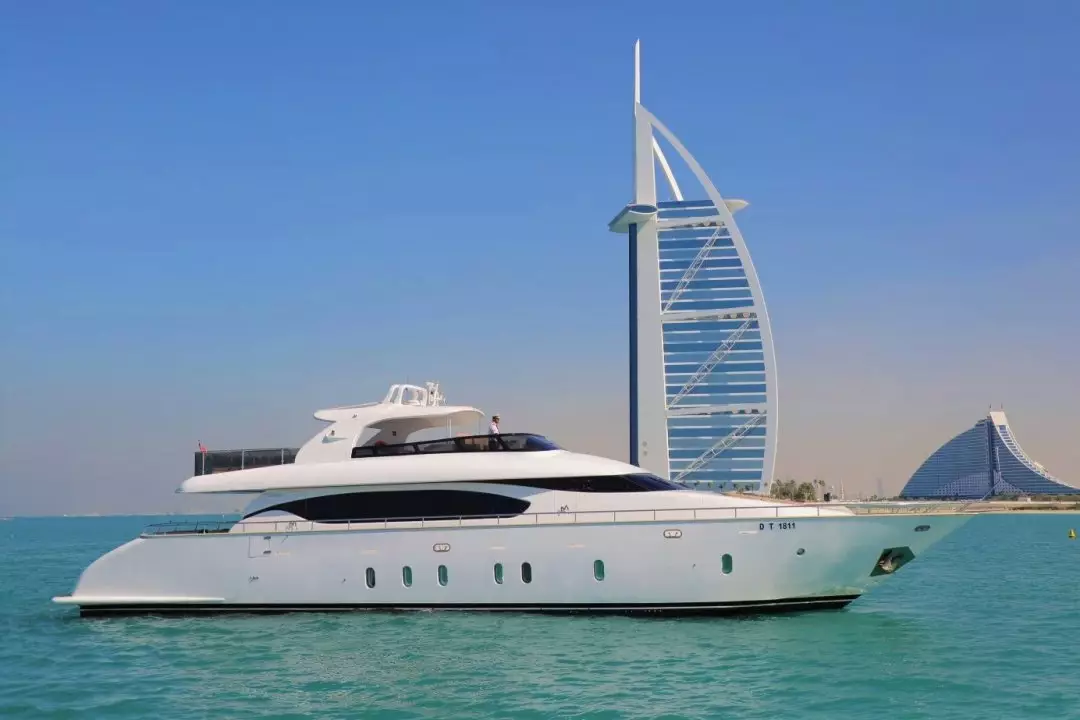 LUXURY PRIVATE YACHT CRUISE
