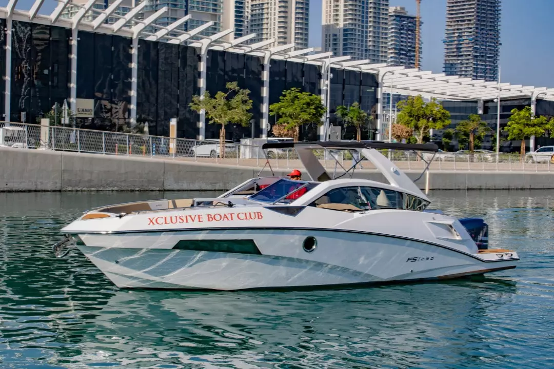 Choose among 40 different boats across two Emirates ! 