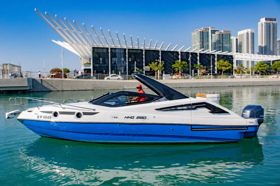 Choose among 40 different boats across two Emirates ! 