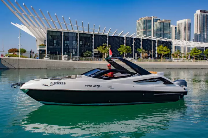 Boat rental in Dubai